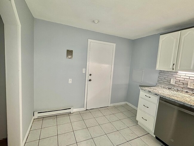 4 Hazelwood Ave in Dracut, MA - Building Photo - Building Photo