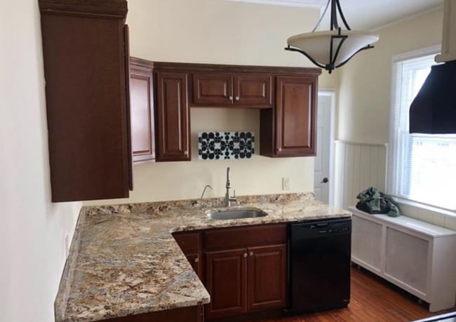 1085 Highland Ave in Abington, PA - Foto de edificio - Building Photo