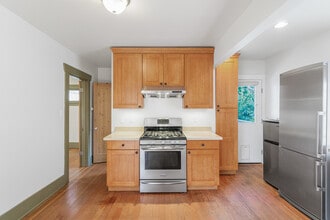 950 Hiawatha Pl S in Seattle, WA - Building Photo - Building Photo