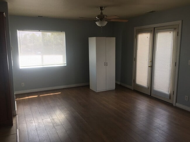 property at 1473 E Ivy Ln