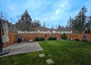 11494 NW Admiral Pl in Silverdale, WA - Building Photo - Building Photo