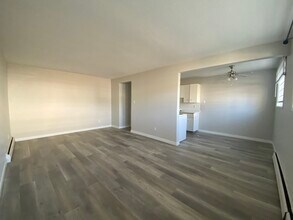 Style Manor in Edmonton, AB - Building Photo - Building Photo