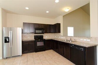 126 Denton Dr in Hutto, TX - Building Photo - Building Photo