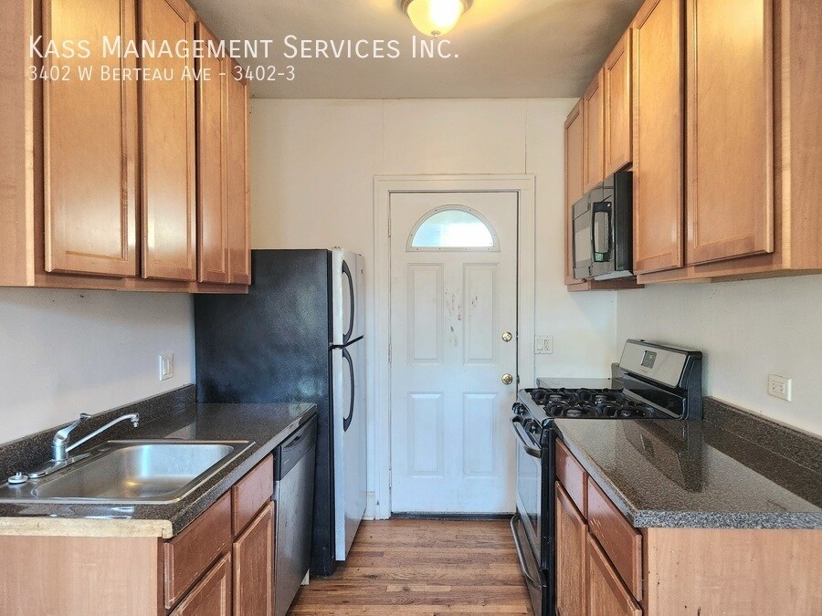 3408 W Berteau Ave, Unit 1 in Chicago, IL - Foto de edificio