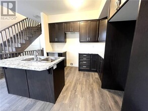 305 Garner Rd W in Ancaster, ON - Building Photo - Building Photo