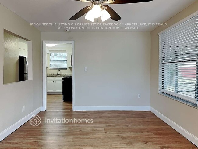 2640 Northland Rd in Mount Dora, FL - Foto de edificio - Building Photo