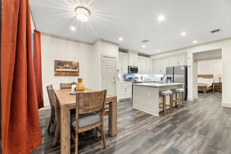 Room in House on McBroom St in Dallas, TX - Building Photo - Building Photo