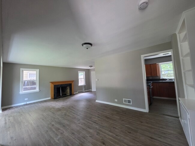 1824 Jackson St in North Chicago, IL - Building Photo - Building Photo