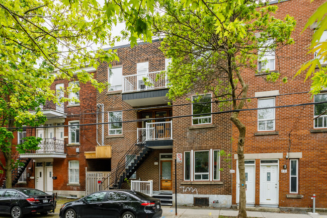 236 Saint-Philippe Rue in Montréal, QC - Building Photo - Building Photo