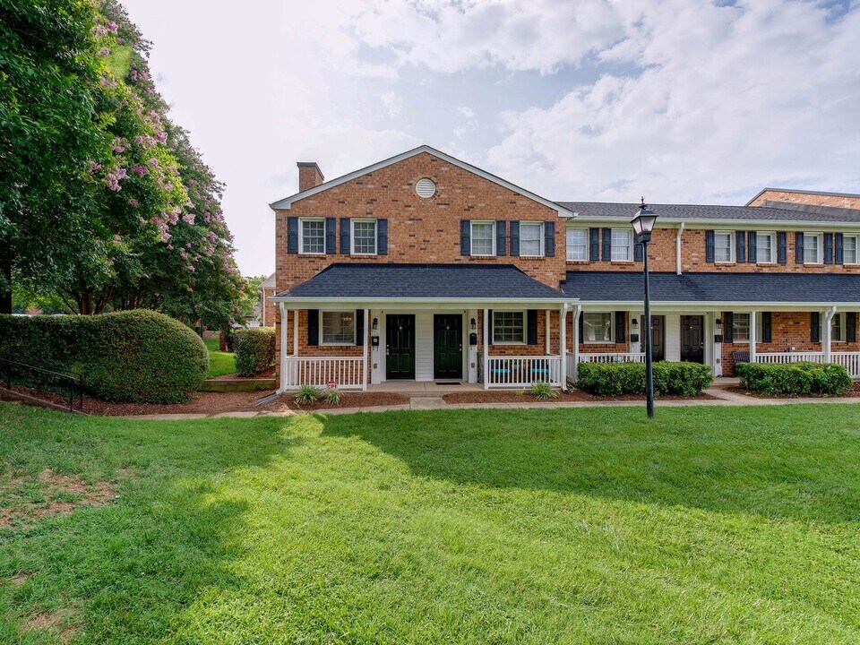 1344 Green Oaks Ln in Charlotte, NC - Building Photo