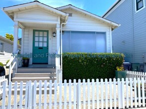 116 Cliff Ave in Capitola, CA - Foto de edificio - Building Photo