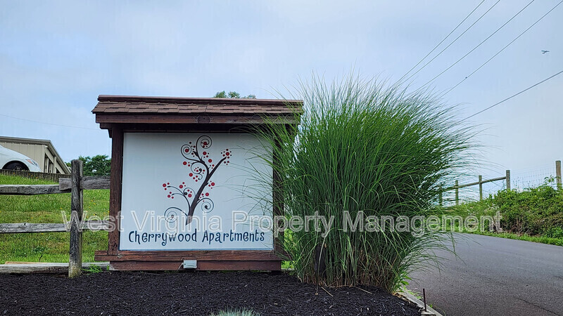 27 Cherrywood Terrace in Beaver, WV - Building Photo