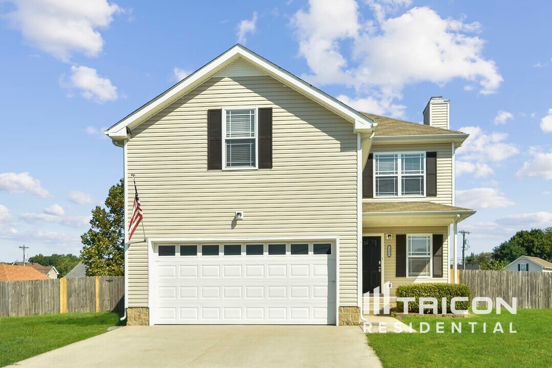 1321 Loren Circle in Clarksville, TN - Building Photo