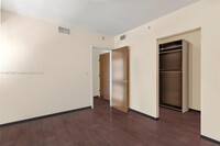 425 20th St, Unit 301 in Miami Beach, FL - Building Photo - Building Photo