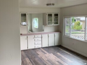 2054 Inland Way in Springfield, OR - Building Photo - Building Photo