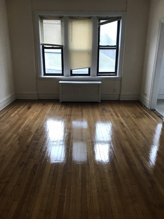 117-14 Union Tpke in Queens, NY - Building Photo