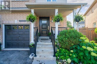 46 Oakmeadow Dr in Brampton, ON - Building Photo - Building Photo