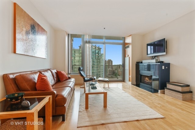 1600 S Prairie Ave, Unit 1606 in Chicago, IL - Building Photo - Building Photo