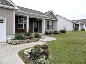 310 Jasmine Ln in Jacksonville, NC - Foto de edificio - Building Photo