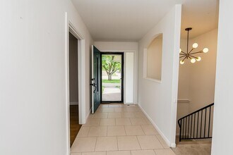 6409 E Farmview St in Wichita, KS - Foto de edificio - Building Photo