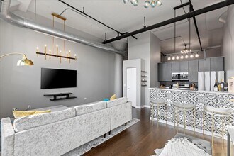 1224 W Van Buren St, Unit 304 in Chicago, IL - Foto de edificio - Building Photo