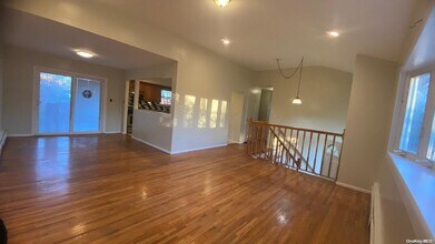 315 Starke Ave in East Meadow, NY - Foto de edificio - Building Photo