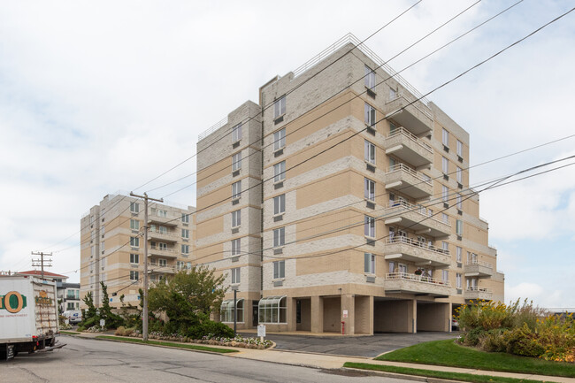 Beachwalk Landing in Long Beach, NY - Foto de edificio - Building Photo