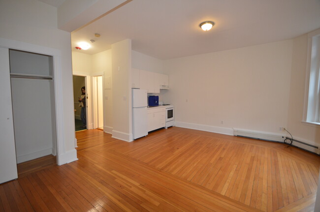 17 Fairbanks St, Unit 6 in Brookline, MA - Building Photo - Building Photo