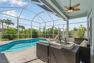 4733 SW 24th Ave in Cape Coral, FL - Foto de edificio - Building Photo