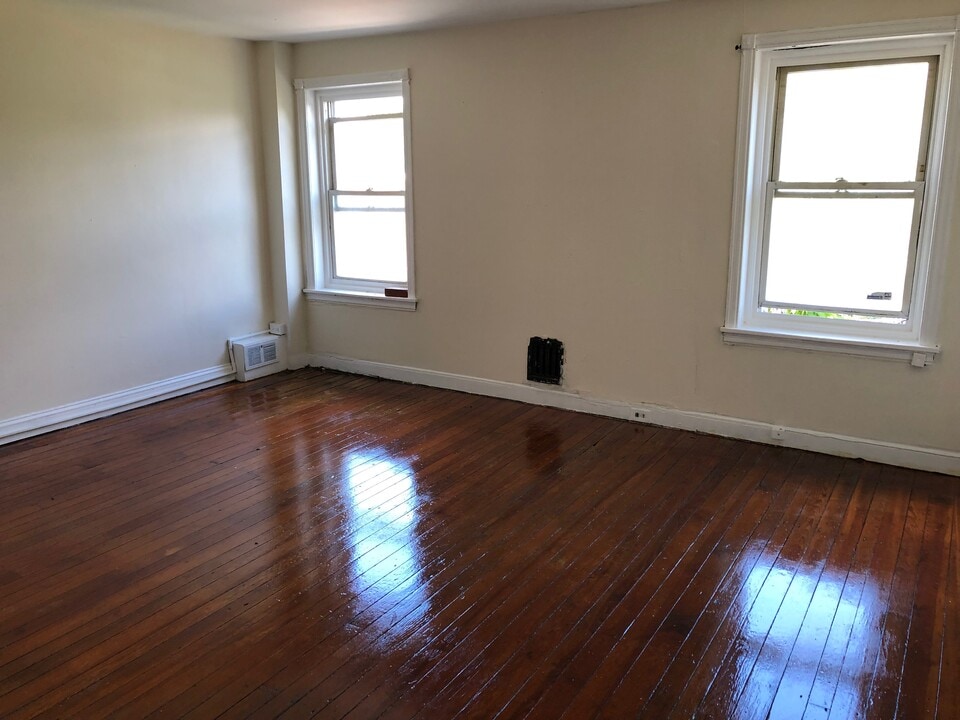 5537 Chew Ave Photo