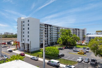 Edison Place in Miami, FL - Foto de edificio - Building Photo