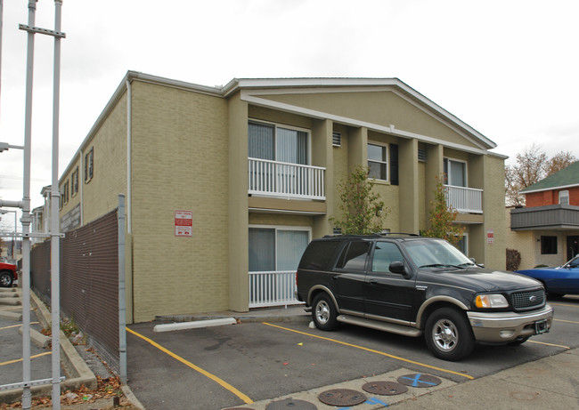 Radcliff Place in Huntington, WV - Building Photo - Building Photo