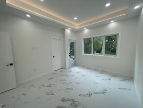 1044 Dumas Ave in Winnipeg, MB - Building Photo - Building Photo