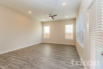 9835 Willow Creek Commerce Dr in Tomball, TX - Building Photo - Building Photo