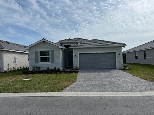property at 7913 Lakes Edge Lane