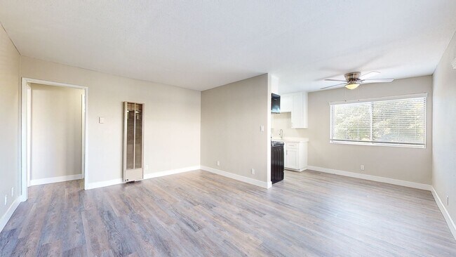 1913 11th St - TWO bedrooms AVAILABALE ! in Santa Monica, CA - Foto de edificio - Interior Photo