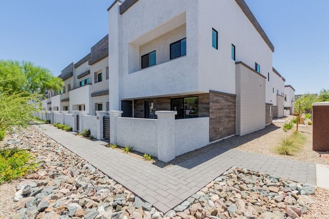 property at 1318 S 105th Pl