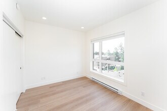 809 Arncote Ave in Victoria, BC - Building Photo - Building Photo