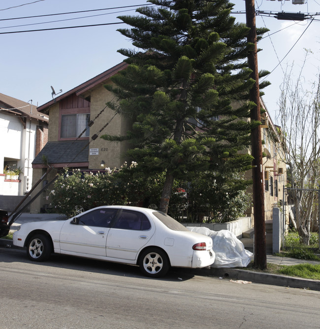 620 N Benton Way in Los Angeles, CA - Foto de edificio - Building Photo