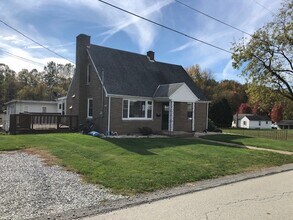 44 Pennsylvania Ave in Latrobe, PA - Building Photo - Building Photo