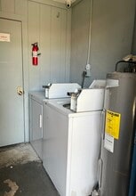 7006 Midnight Pass Rd, Unit 2 in Siesta Key, FL - Foto de edificio - Building Photo