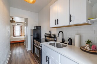 Satoshi Sol-FULLY FURNISHED AND ALL INCLUSIVE in St. Petersburg, FL - Building Photo - Interior Photo