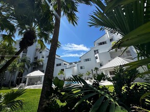 50 Ocean Ln Dr in Key Biscayne, FL - Building Photo - Building Photo