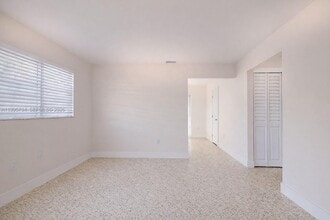 2436 NW 11th St in Miami, FL - Building Photo - Building Photo