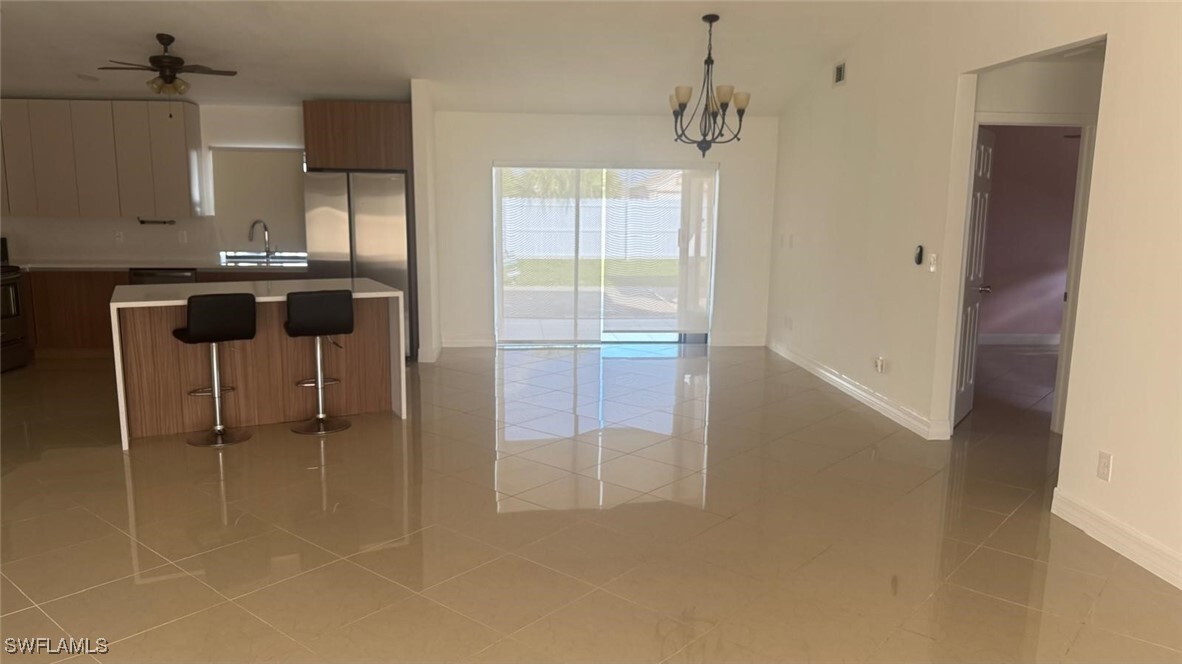 1319 SW 10th Pl in Cape Coral, FL - Foto de edificio