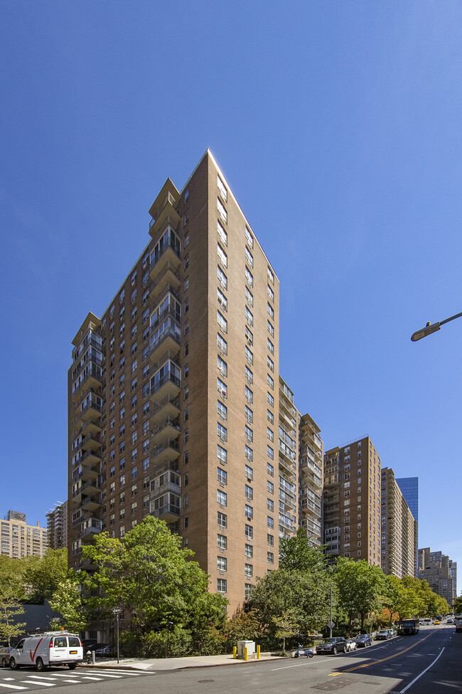 Lincoln Guild Apartments in New York, NY - Building Photo - Building Photo