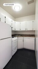 306 W 51st St in New York, NY - Building Photo - Building Photo