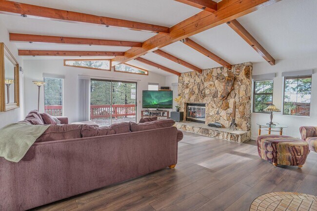 7715 Kingswood Dr in Kings Beach, CA - Building Photo - Building Photo