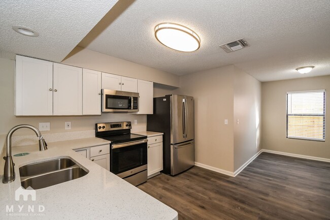 6949 Huntington Woods Cir W in Jacksonville, FL - Building Photo - Building Photo