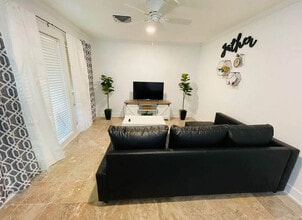 615 Executive Golf Villas Rd in St. Simons Island, GA - Building Photo - Building Photo